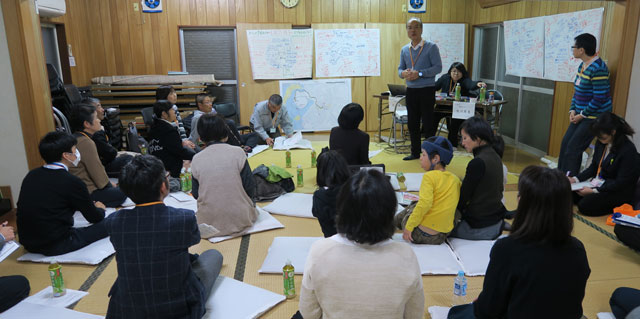 P3 3 播磨町での調整会議で（2018年11月15日） - 【特別インタビュー：立木茂雄氏】<br>フェーズフリー化する「福祉防災」<br>個別支援計画<br>（災害時ケアプラン）はいま