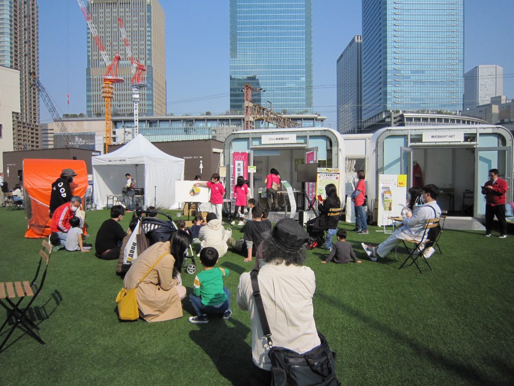 「うめきた防災のチカラ」 <br>~「もしも」に備えておくことは<br>誰かをまもるチカラになる!~ 防災絵本読み聞かせの模様 1024x768 - 「うめきた防災のチカラ」 <br>~「もしも」に備えておくことは<br>誰かをまもるチカラになる!~