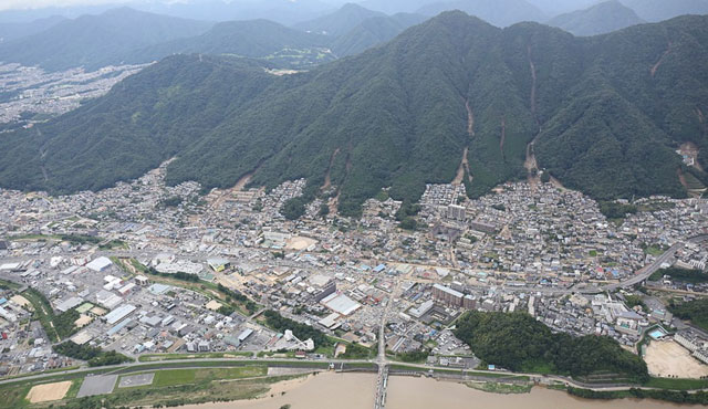 P6 2 2014年8月豪雨による広島市の土砂災害（国土地理院資料より） - 釜井俊孝教授の『宅地の防災学<br>ー都市と斜面の近現代ー』