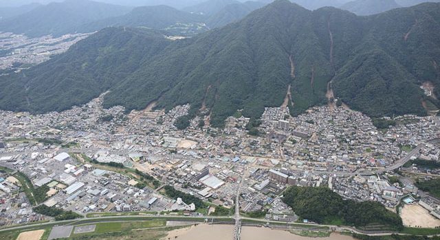 P6 2 2014年8月豪雨による広島市の土砂災害（国土地理院資料より） 640x350 - 釜井俊孝教授の『宅地の防災学<br>ー都市と斜面の近現代ー』