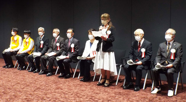 P3 3 大澤サユリさん（日本防災士会）が代表して受賞挨拶 - 日本防災士機構<br>2022年 防災士功労賞を表彰