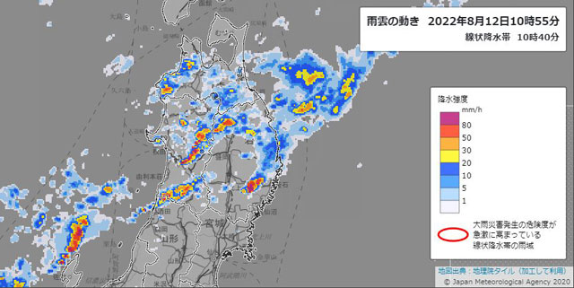 P3 2 気象庁「ナウキャスト：雨雲の動き（8月12日10時55分現在）より」 - 「長雨蓄積型」降雨で高まる<br>洪水・土砂災害リスク