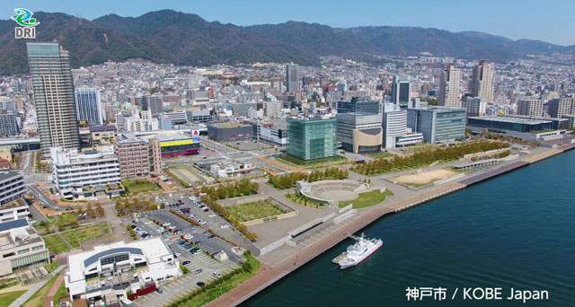 P2 1 HAT神戸地区と人と防災未来センター（写真中央） - 「人防」開設20年＆<br>「ぼうさいこくたい2022」