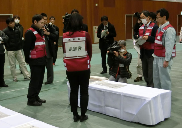「広域火葬計画」――死者の尊厳を守る P3 2 高知県が2015年1月に実施した広域火葬対応についての実地訓練研修会で - 「広域火葬計画」――死者の尊厳を守る