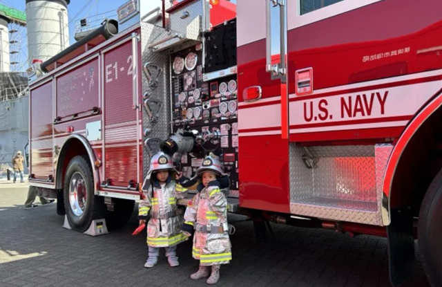 P6 3 横須賀市三笠公園ではアメリカの消防車の展示と防火服の着用体験 - 西武造園『そなえパークの日』