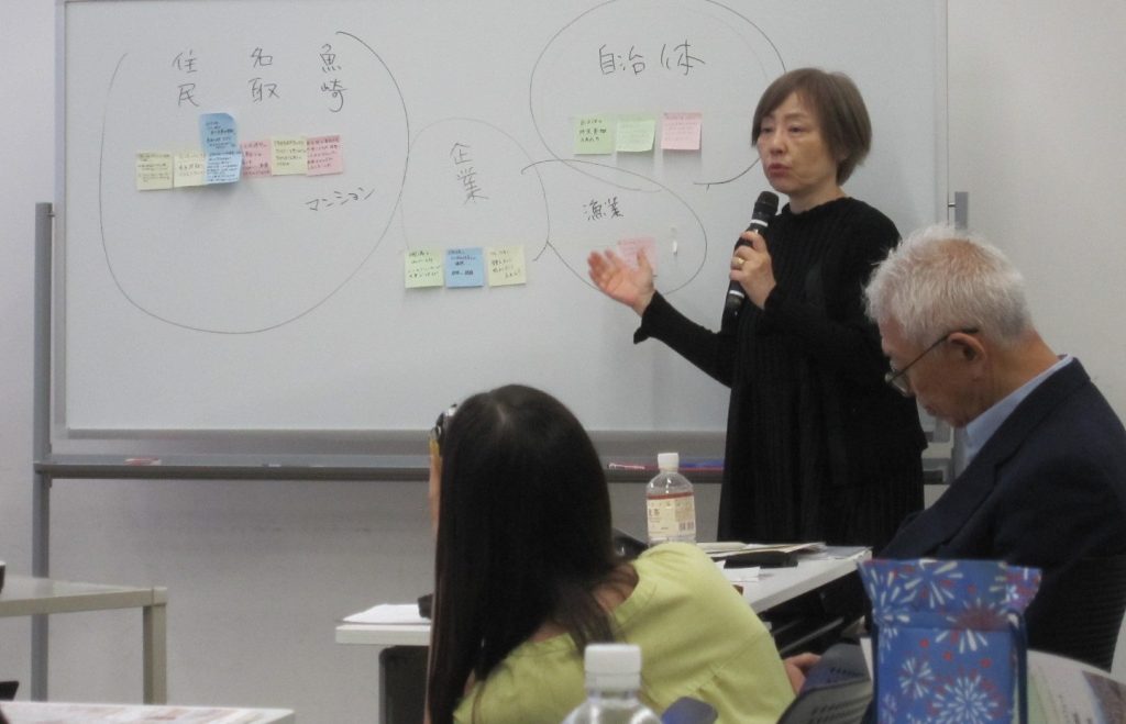 5 付箋についてコメントする山地久美子氏 1024x659 - 「第4回 つながりから広がる、<br>地域防災の未来セミナー」