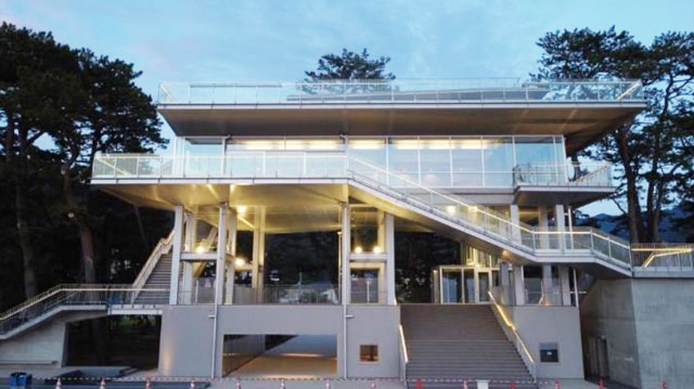 旅して学ぶ防災=「防災ツーリズム」 P2 3 津波避難複合施設「Terrasse Orange toi」 - 旅して学ぶ防災=「防災ツーリズム」